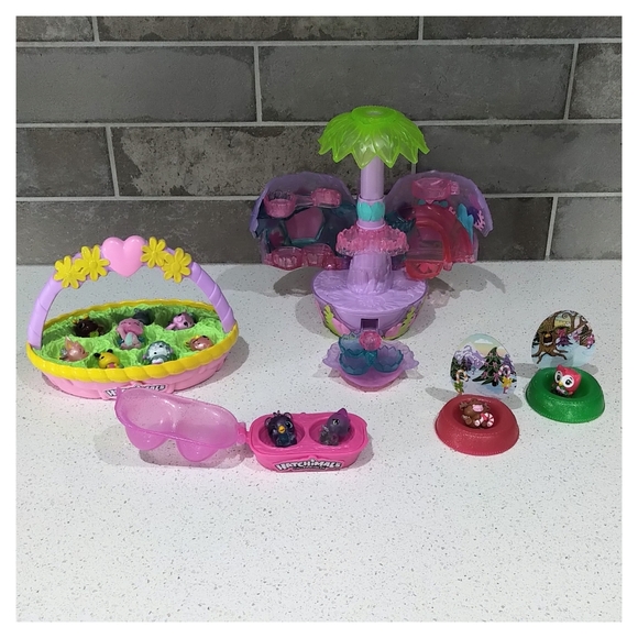 Hatchimals CollEGGtibles Crystal Canyon, Basket, 2 Hatchy Holidays + 10 Figures - Picture 1 of 10